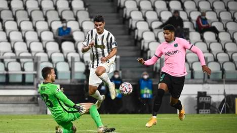 Alvaro Morata (M.) wurden drei Tore wegen Abseits aberkannt