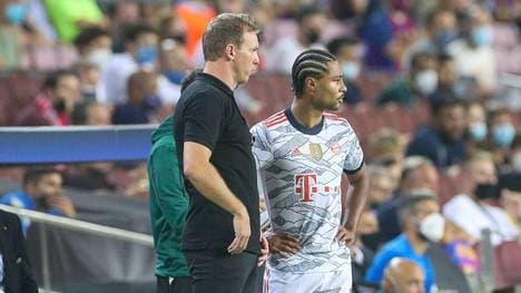 Julian Nagelsmann (L) hält große Stücke auf Serge Gnabry