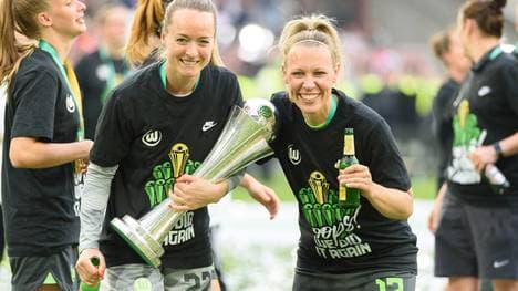 Kristin Demann (r.) gewann mit dem VfL Wolfsburg zweimal den DFB-Pokal