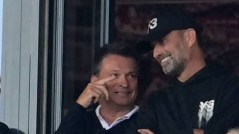 Jürgen Klopp (r.) mit Mainz-Vorstand Christian Heidel in der Loge fotografiert beim Bundesliga-Spiel Mainz 05 gegen Werder Bremen am 15.9.2024 in Mainz