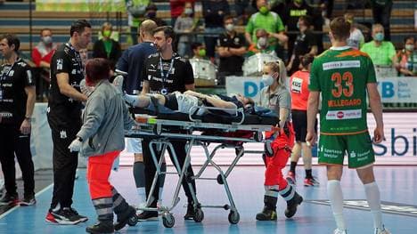 Philipp Bauer (HSV Hamburg) musste gegen die HSG Wetzlar verletzt vom Parkett