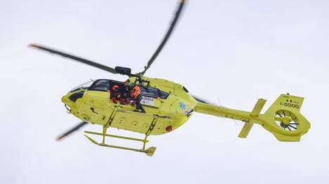 Ski-Rennfahrer Marco Schwarz musste nach einem schweren Sturz mit dem Hubschauer ins Krankenhaus gebracht werden