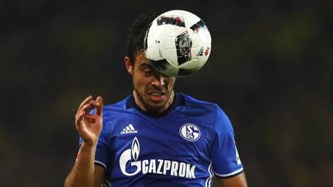 Franco Di Santo von Schalke 04 beim Kopfball