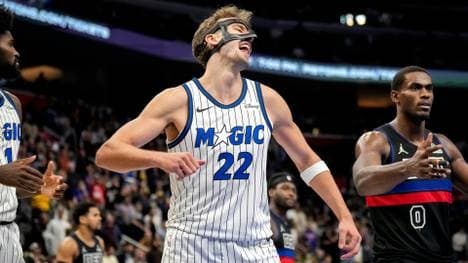 Erfolg in Detroit: Franz Wagner jubelt mit Orlando Magic