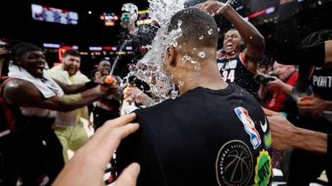 Damian Lillard wurde von seinen Teamkollegen gefeiert