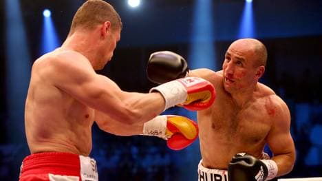 Arthur Abraham (r.) besiegte Robert Stieglitz