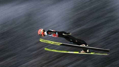 Karl Geiger liegt zur Halbzeit vier Punkte hinter Granerud