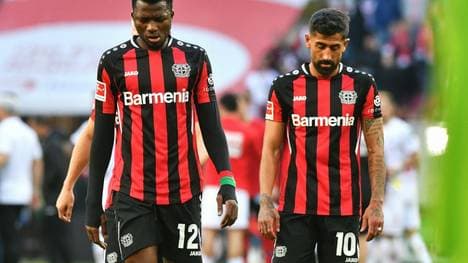 Leverkusens Tapsoba (l.) scheidet aus dem DFB-Pokal aus