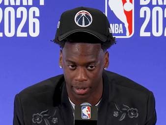 AJ Dybantsa wurde beim NBA-Draft von den Washington Wizards als First-Pick ausgewählt. Der 19-Jährige spricht über die Ehre, sich nun in eine Reihe mit LeBron James und Allen Iverson einzureihen.