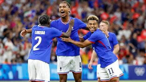 Dem VfB Stuttgart wird ein Interesse an Loïc Badé (M.) nachgesagt