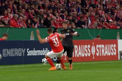 Angeklagt! Will er seine Gegner wirklich bewusst verletzen?