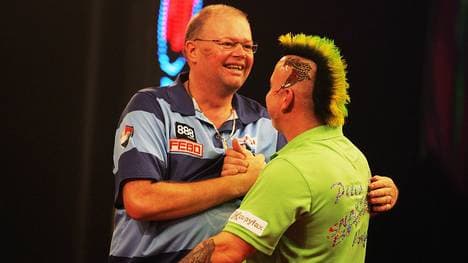 Raymond van Barneveld beim Match gegen Peter Wright
