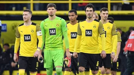 Borussia Dortmund bangt um Mats Hummels (r.) und Gregor Kobel (M.)
