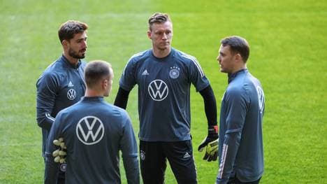 Hinter Manuel Neuer (r.) kämpfen gleich drei Torhüter um Platz Nummer zwei in der Hierarchie