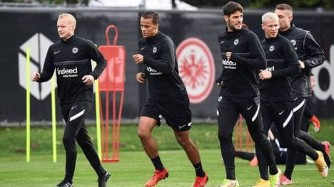 Sebastian Rode (l.) von Eintracht Frankfurt steht vor seiner Rückkehr