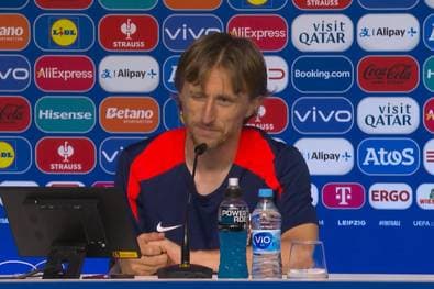 Reporter würdigt Modric - Pressesaal applaudiert