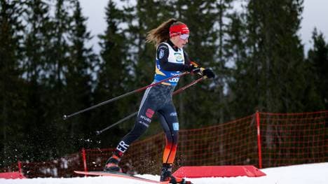 Nathalie Armbruster muss in der Loipe aufholen