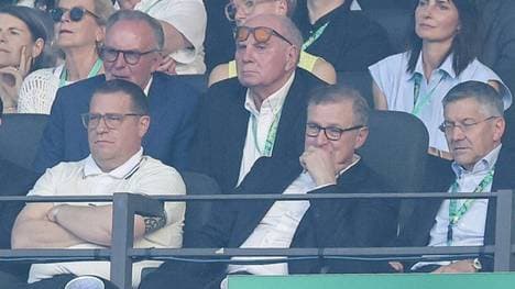 Bayerns Sportvorstand Max Eberl spricht über die Zweifel von Ehrenpräsident Uli Hoeneß