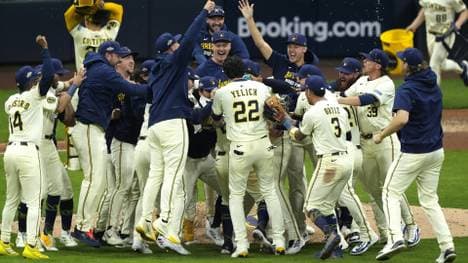 Die Milwaukee Brewers feiern den Halbfinaleinzug