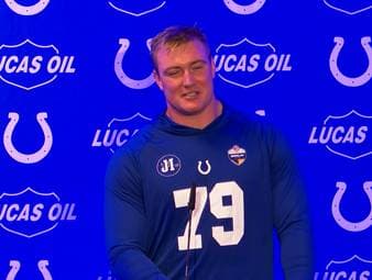 Die Indianapolis Colts sind zu Gast in Berlin und haben mit dem österreichischen Tackle Bernhard Raimann einen deutschsprachigen Spieler im Gepäck. Der bringt seinen Teamkollegen auch fleißig Vokabeln bei.