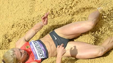 Lilli Schwarzkopf (Siebenkampf, 30 Jahre, LG Hannover). Das Drama um die 30-jährige gebürtige Kirgisin bei Olympia 2012 ist unvergessen, als ihr vorübergehend und irrtümlich die Silbermedaille aberkannt wird. Eine Operation an der Achillessehne setzt sie 2013 außer Gefecht. Nun kämpft sich Schwarzkopf auf die große Bühne zurück