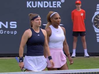 Serena Williams scheidet bei den Berlin Tennis Open früh aus. Dennoch feiern Tausende Fans die Tennis-Legende lautstark.