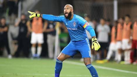 Tim Howard hängt seine Torwarthandschuhe an den Nagel