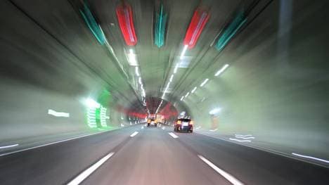 Autofahrer dürfen keinesfalls blind auf einen Abstandswarner vertrauen. Man habe sich auf das Assistenzsystem verlassen, ist kein Argument gegen ein Bußgeld oder Fahrverbot