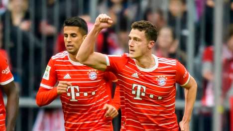 Benjamin Pavard (re.) will seinen Vertrag bei Bayern nicht verlängern