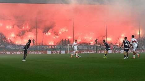 Pyrotechnik sorgte in Bochum für eine längere Unterbrechung