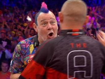 Nathan Aspinall hat seinen Vorsprung gegen Peter Wright im Halbfinale der World Series of Darts Finals gerade noch über die Zeit gebracht. Peter Wrights Aufholjagd kam zu spät.