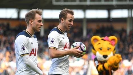 Christian Eriksen (l.) steht im Fokus des FC Barcelona