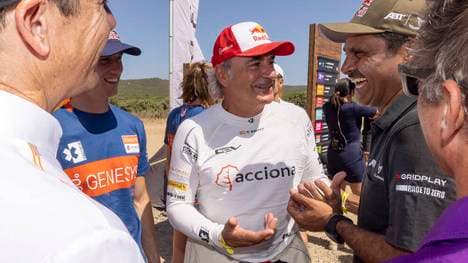 Carlos Sainz (M.) ist der Vater von Formel-1-Pilot Carlos Sainz jr.