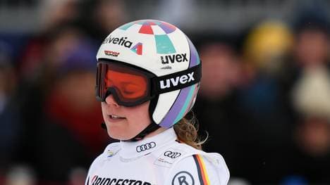 Viktoria Rebensburg ist die Enttäuschung nach ihrem Ausfall anzusehen