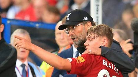 Liverpools Trainer Jürgen Klopp (M.) ließ Paul Glatzel bereits in Vorbereitungsspielen mitwirken