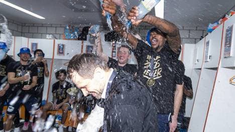 Der Pokalsieg wurde beim Syntainics MBC ordentlich gefeiert