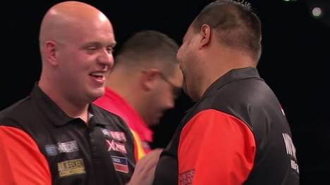Michael van Gerwen (l.) ist mit den Niederlanden einer der Favoriten beim World Cup of Darts