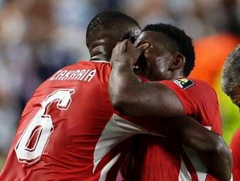 Nach der bitteren Niederlage gegen Argentinien trauert Granit Xhaka der verpassten Chance hinterher. Der Schweizer Kapitän nimmt Breel Embolo nach dessen Platzverweis in Schutz.