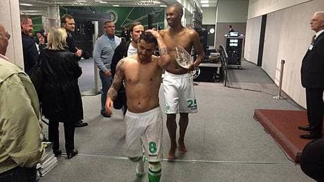 Naldo und Vierinha holen die Bierdusche nach