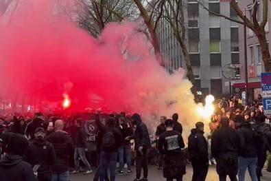 Gewaltiger Fanmarsch! Tausende Anhänger nehmen Dortmund ein