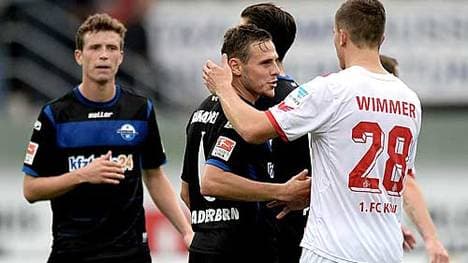 Nach dem Schlusspfiff verabschiedet man sich aber schiedlich-friedlich. Das passt zur Begegnung, die 0:0 endet