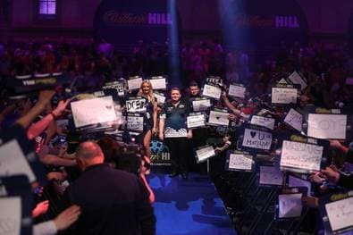 Buhrufe bei Darts-WM drohen: So geht Schindler damit um