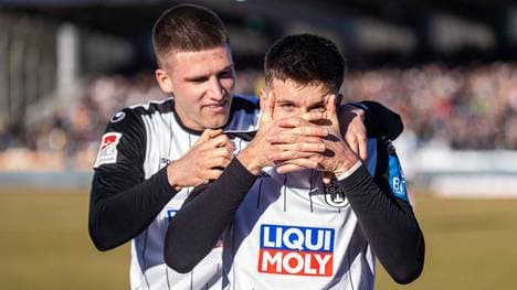 Tom Gaal (l.) jubelt mit Seir Telalovic (r.)