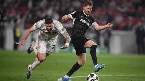 Diese Szene zwischen Lucas Höler und Jeff Chabot war die Aufreger-Szene des Pokal-Halbfinals