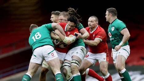 Rugby vs. Football: Aus dem englischen Rugby entwickelte sich später der American Football. SPORT1 erklärt die Unterschiede & Gemeinsamkeiten.