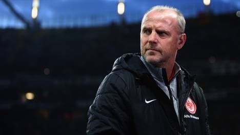 Trainer Thomas Schaaf von Eintracht Frankfurt im Flutlicht