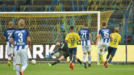 Teemu Pukki (r.) netzte gegen Hertha BSC dreimal ein UEFA Europa League