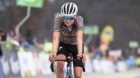 Finlay Pickering ist bei der Tour of the Alps schwer gestützt