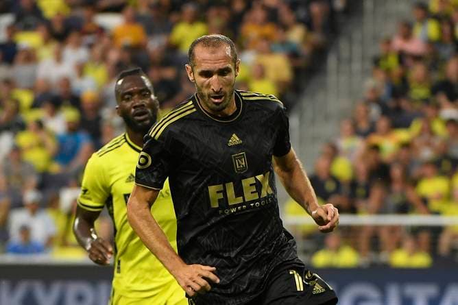 Chiellinis bizarres Handspiel lässt Fans wüten