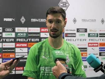 Tim Kleindienst hat seinen Vertrag bei Borussia Mönchengladbach bis 2029 verlängert. Der Stürmer erklärt seine Entscheidung in einer Medienrunde.